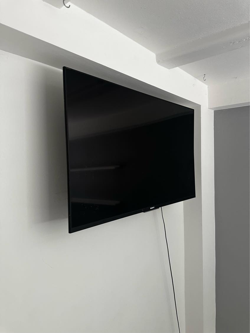 Nedtagning og opsætning af TV og lamper