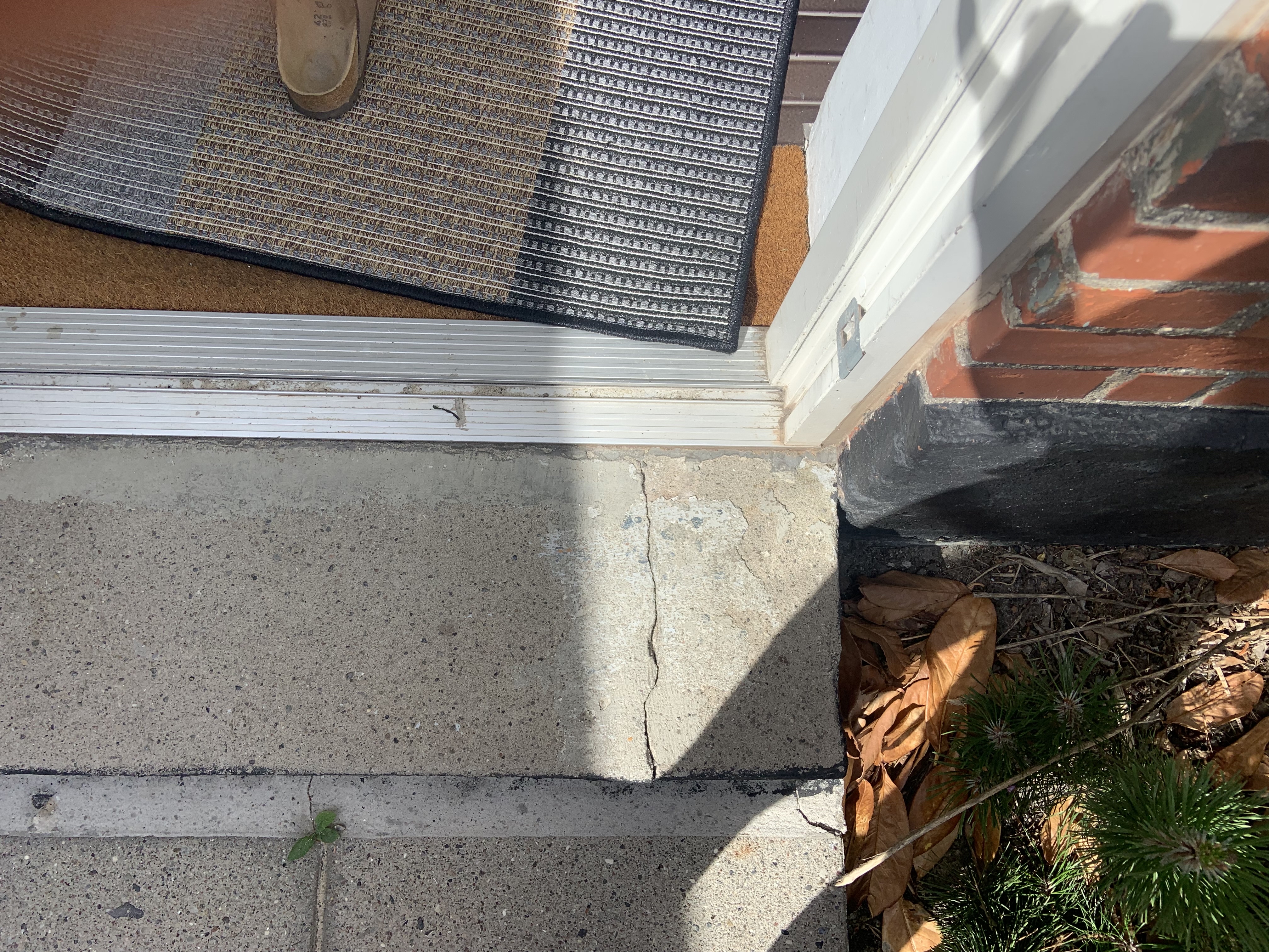 Udbedring af huller i udendørs betonareal