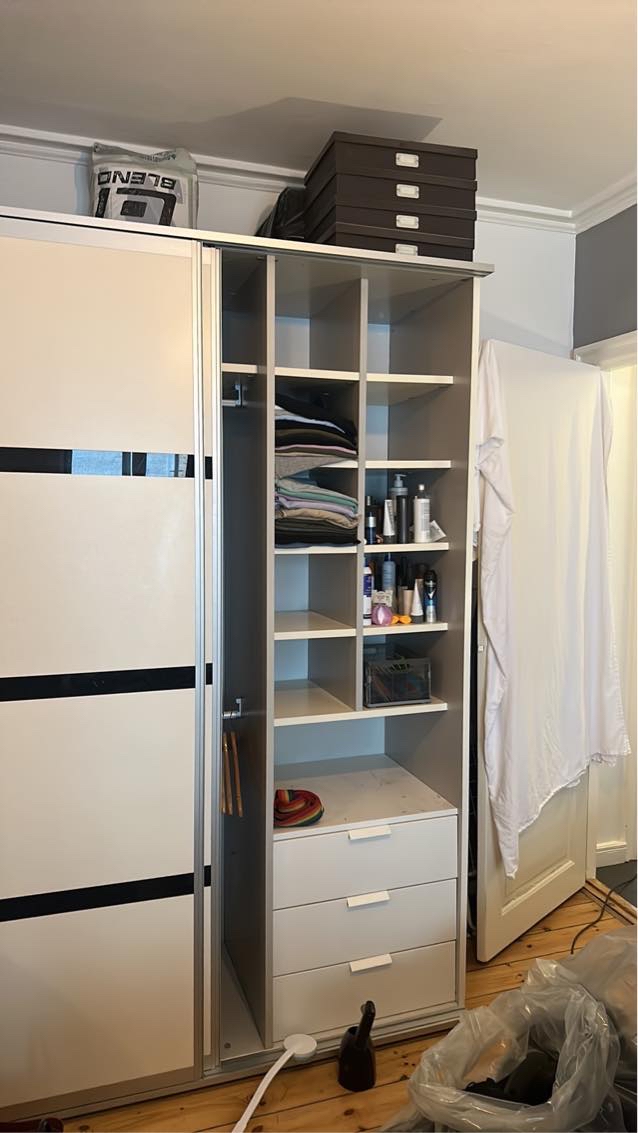 Skille klædeskab og smide det til storskrald