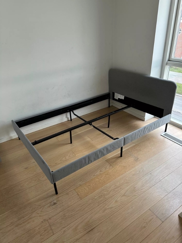 Oprydning/bortskaffelse af efterladte sager i lejlighed i Vallensbæk Strand