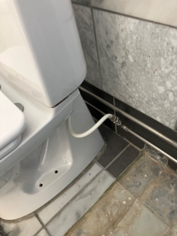 Montering af væghængt toilet