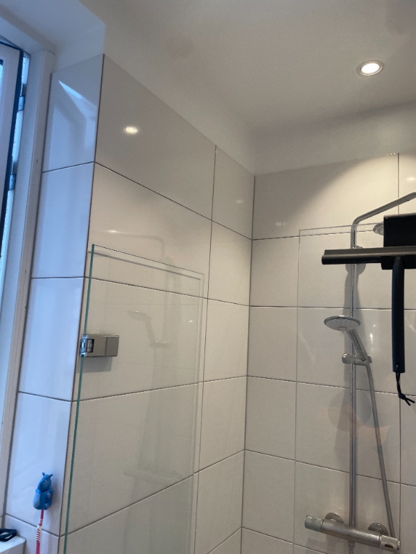 Diamant boring hul i væg og montering af ventilator