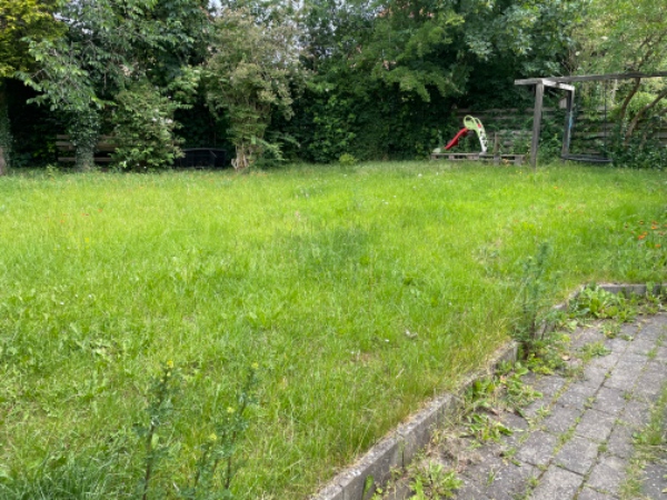 Slå græs og luge bed