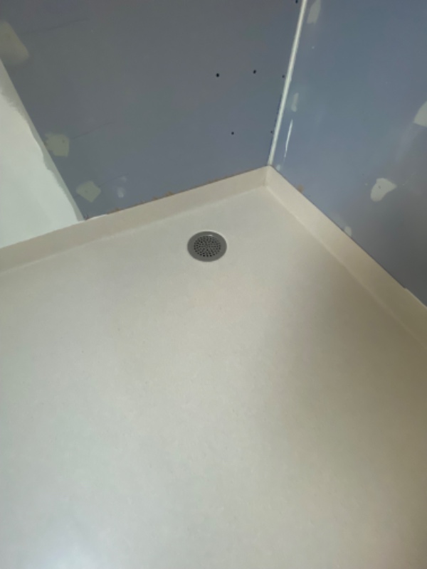 Opsætning af fliser i badezone 80 x 215 på 2 vægge