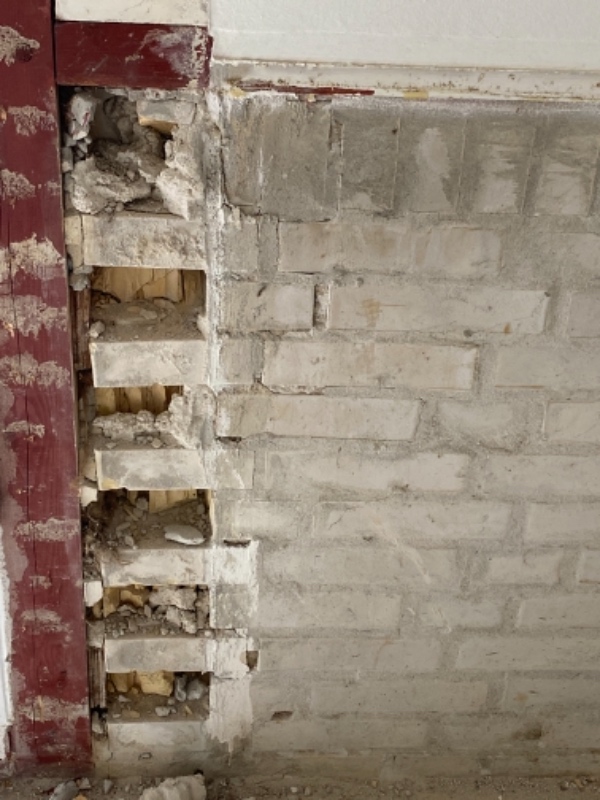 Murer søges til udbedring af væg efter fjernelse af mur- du skal medbringe alt som skal bruges..