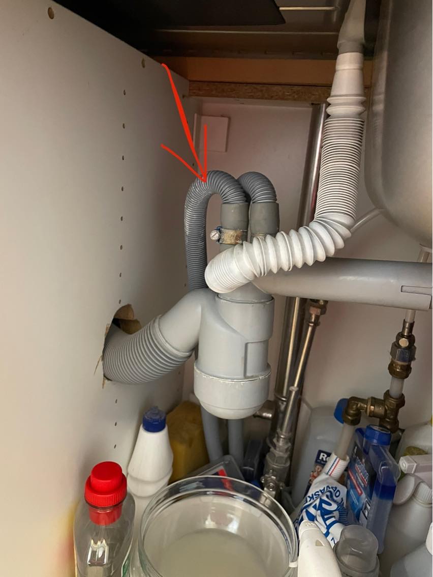 Udskiftning af afløbsslange (opvaskemaskine)