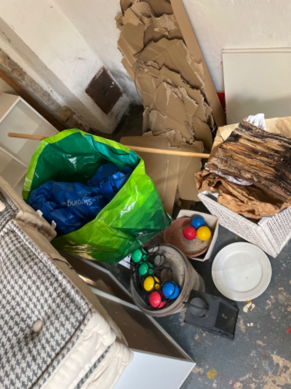 Storskraldsfjerning: Mursten og træ