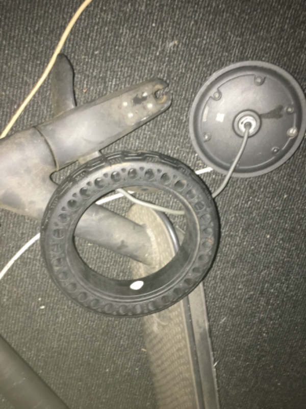 Sat mit punkterings fri hjul på foran hvor motoren er