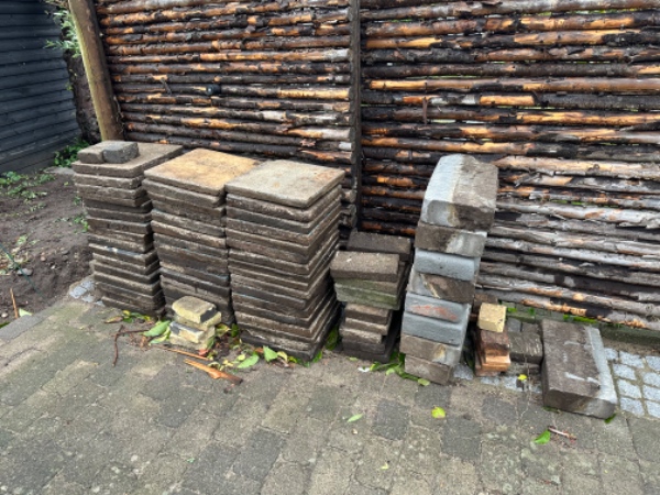 Afhente og bortkøre fliser og sten