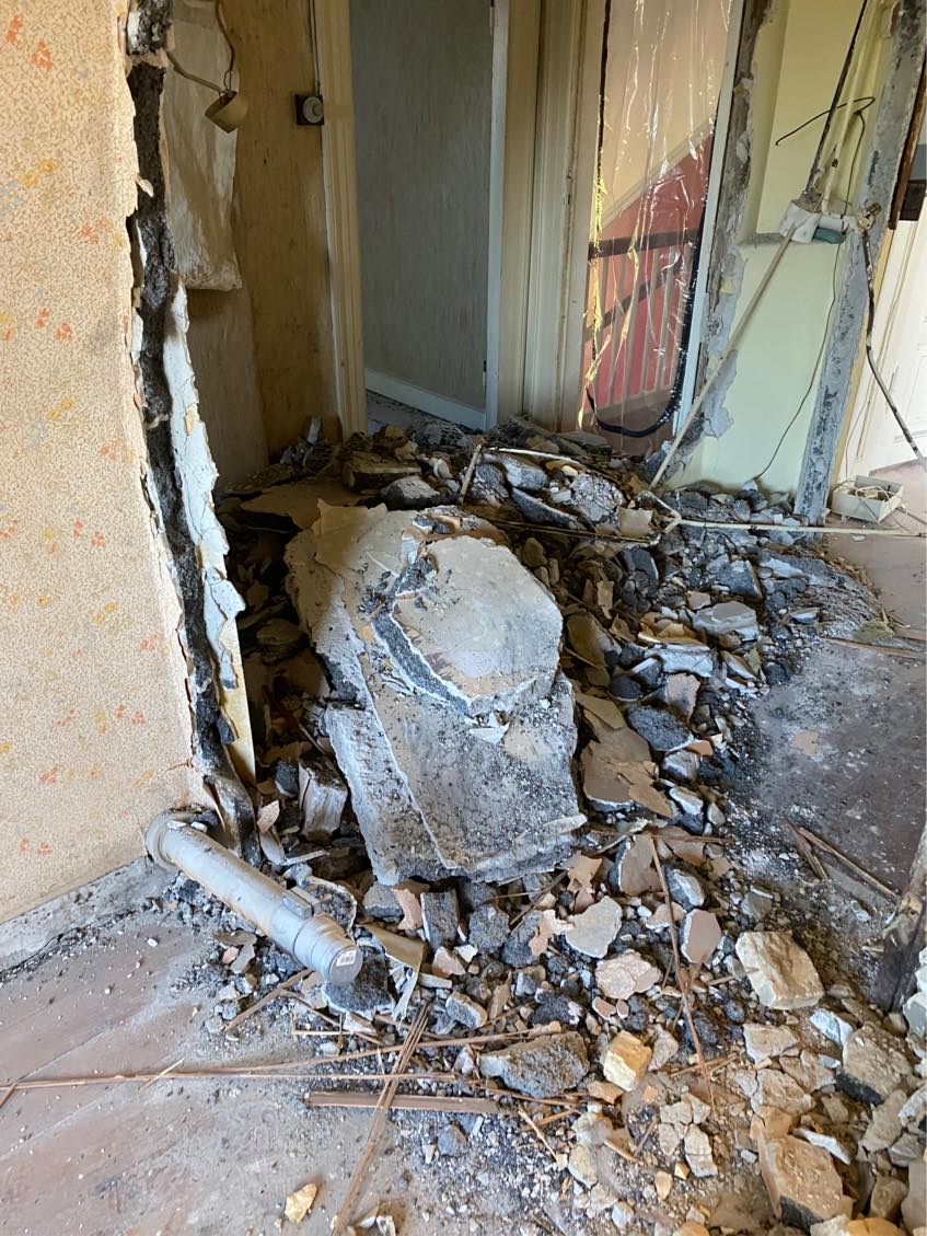 Hjælp til at fjerne brædder og murbrokker + terrazzo gulv i badeværelse