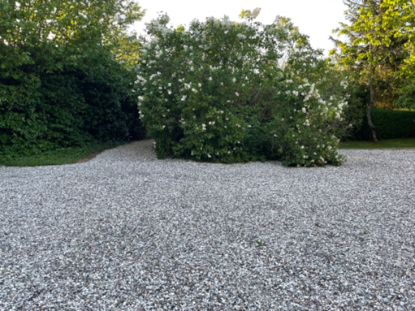 Lægning af ukrudtsdug