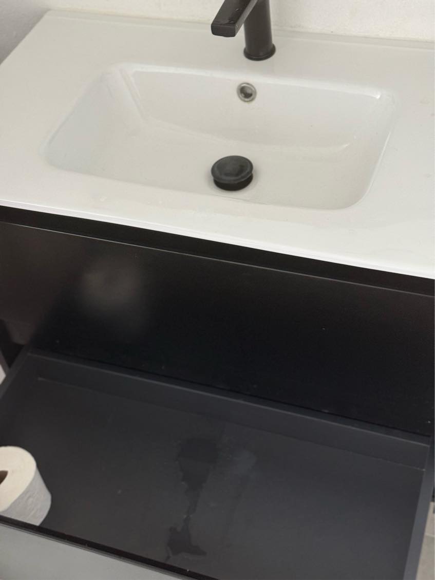 Montering af emhætteskjuler - plus utæt rør ved vask