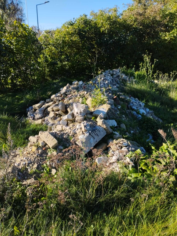 Afhentning af murbrokker