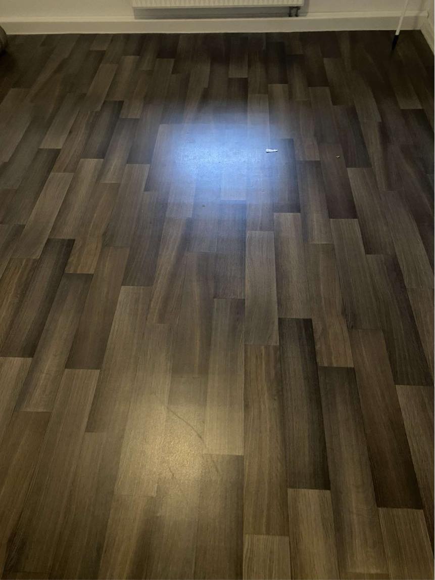 Hjælpe til at fjerne Vinylgulv og 2 lamper og gardin