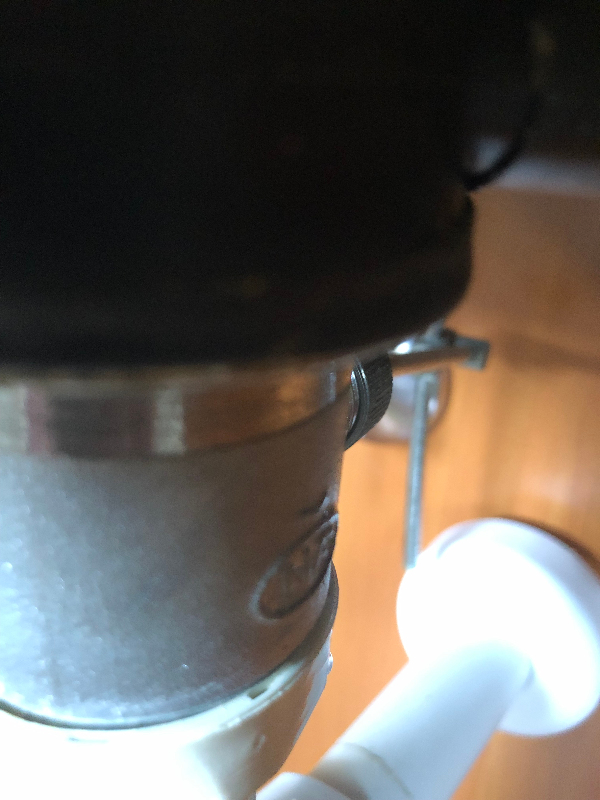 Utæt håndvask og vandhane udskiftning