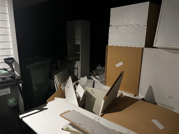 Afhentning af inventar fra nedrevet køkken og bryggers