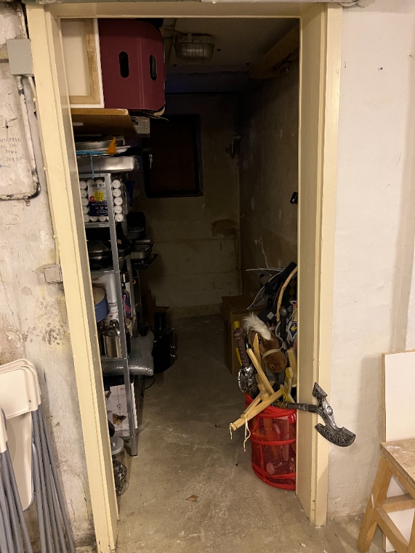 Dør monteres i døråbning - ikke standard mål - der er ikke bestilt en dør