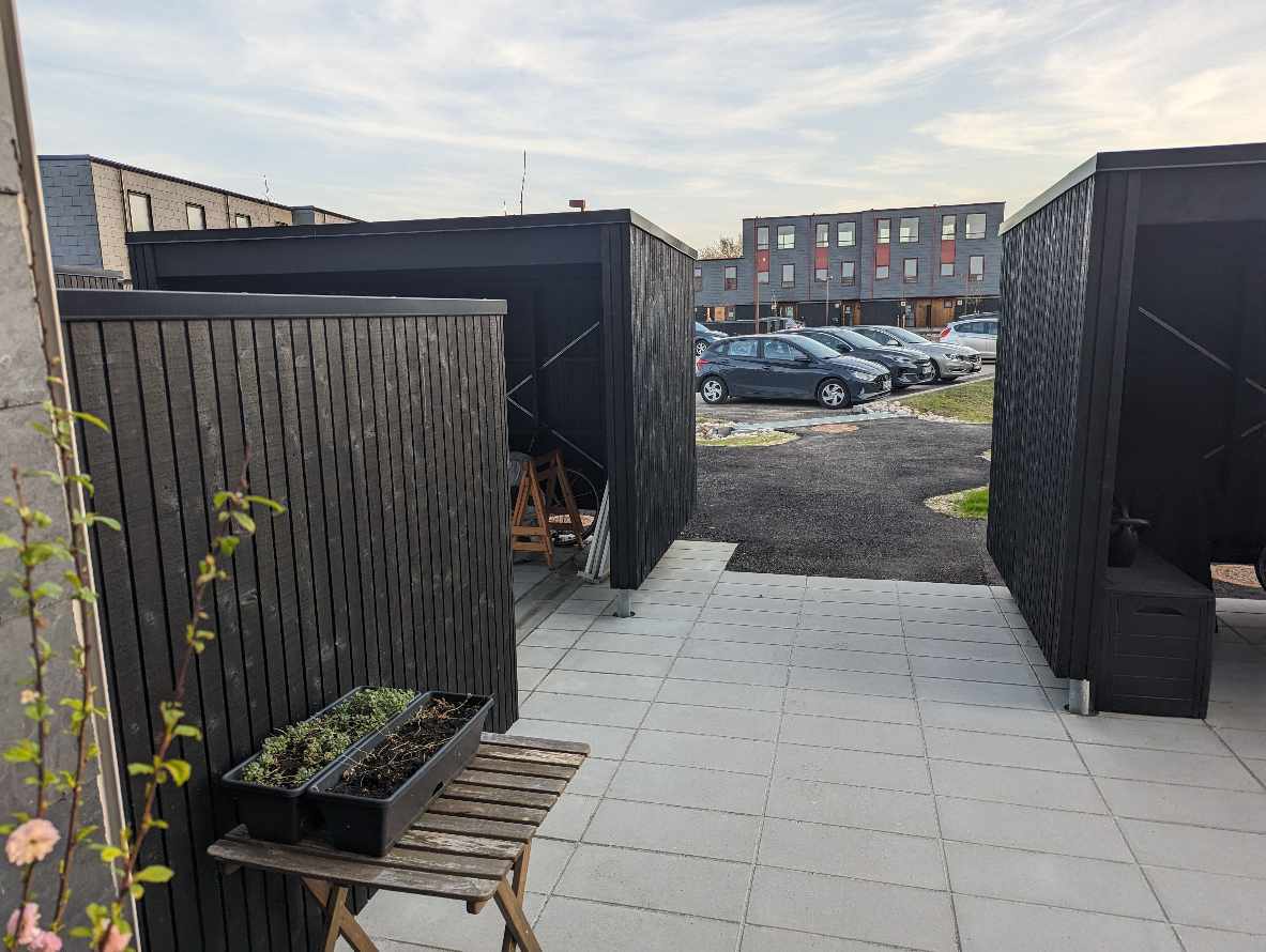 Hegn og lukning af skur