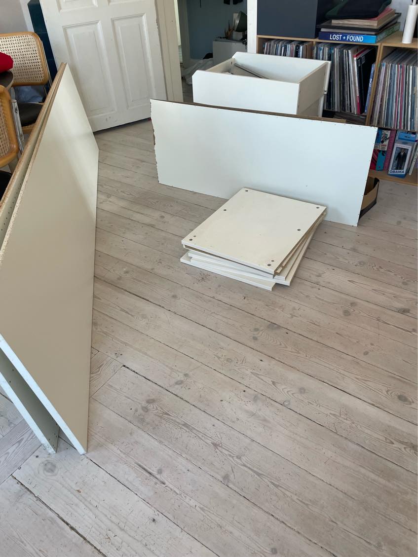 Bortskaffelse af skab og kommode