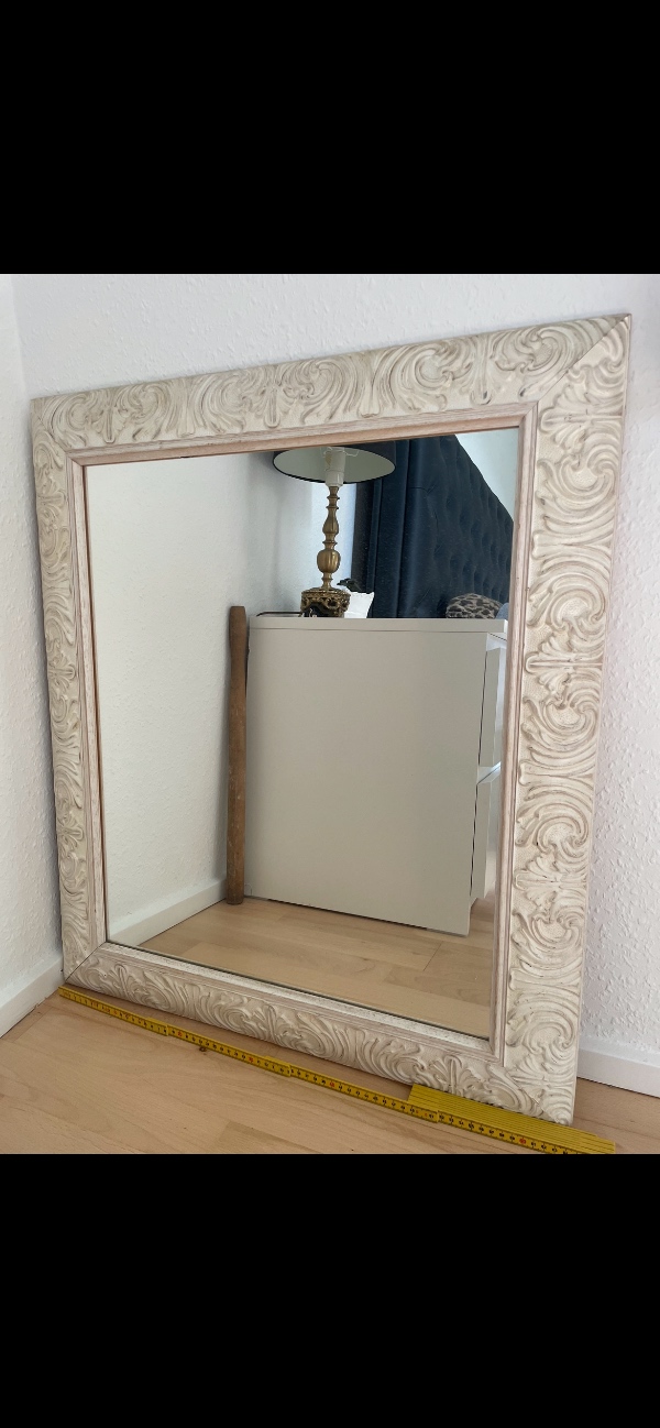 Udskiftning af spejl og rettelse af ophæng på andet spejl