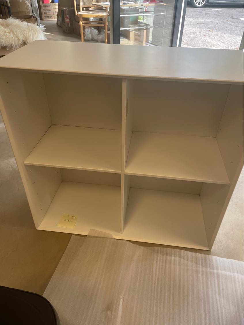 Maling af kubik reol