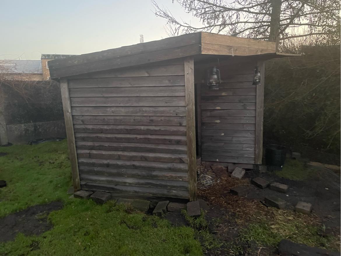 Hjælp til at flytte pallemøbler, 2 frysere, 1 lille shelter, nogle mindre og et stort kaninbur + diverse