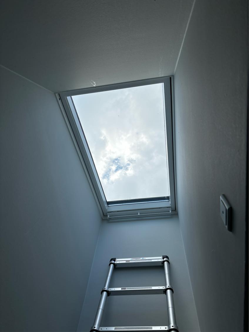 Montere Velux mørklægningsgardin på ovenlysvindue (Velux integra)