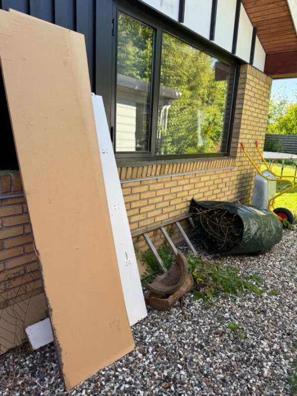 Affaldsbortskaffelse med trailer