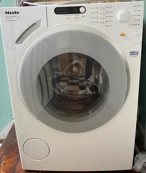 Vaskemaskine bæres fra 3 sal til gadeniveau