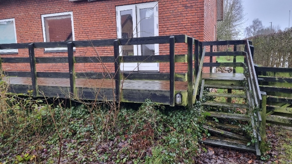 Udskiftning af gulv og rækværk på terrasse