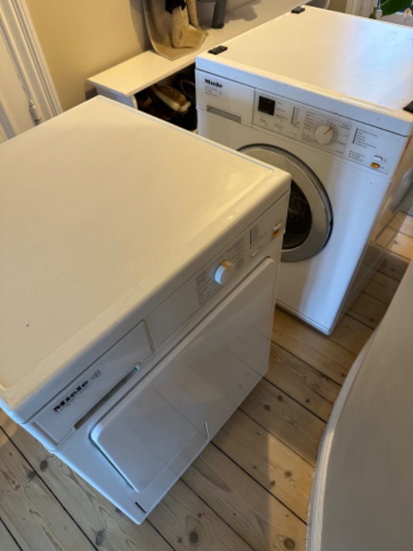 Afhentet vaskemaskine og tørretumbler