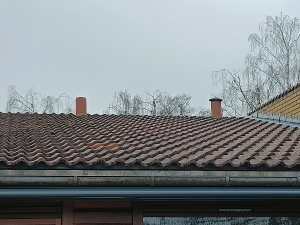 2 nye regnhætter på udluftninger til badeværelser