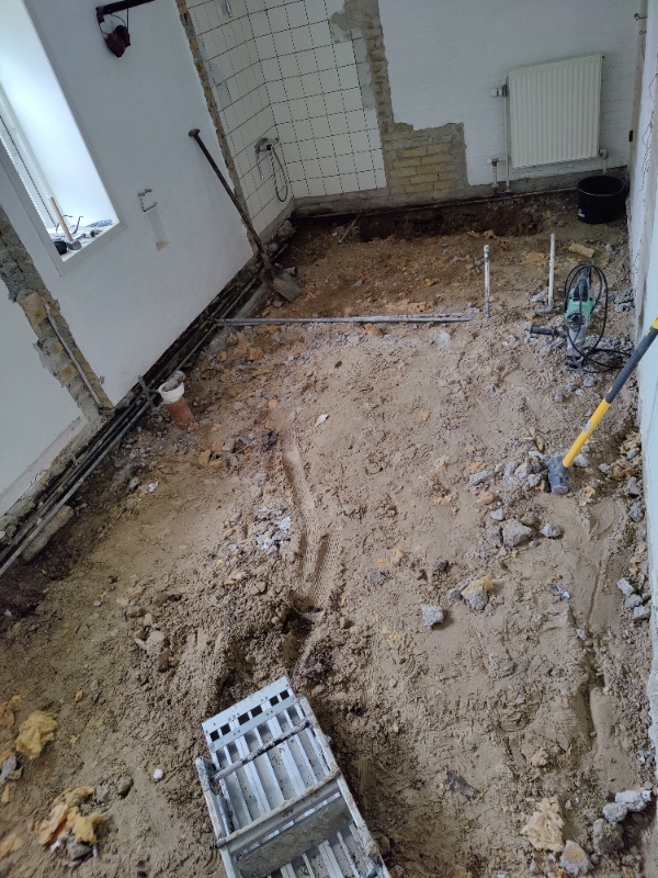 Grave sand til isolering af nyt badeværelse