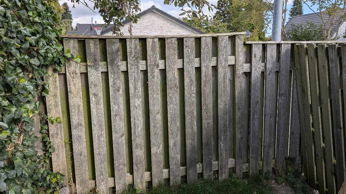 10 meter Nyt hegn med låge - inklusiv nedtagning af det gamle