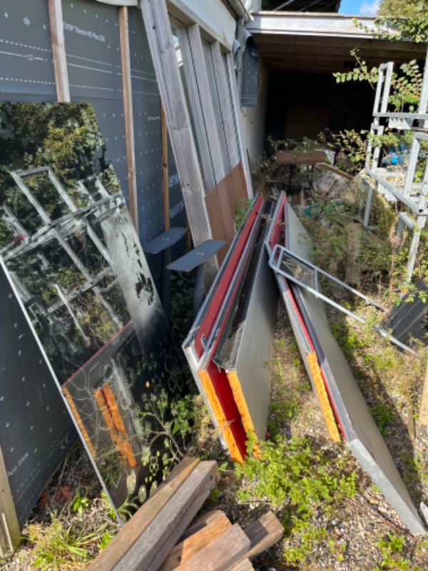 Afhentning af gamle vinduer og lign