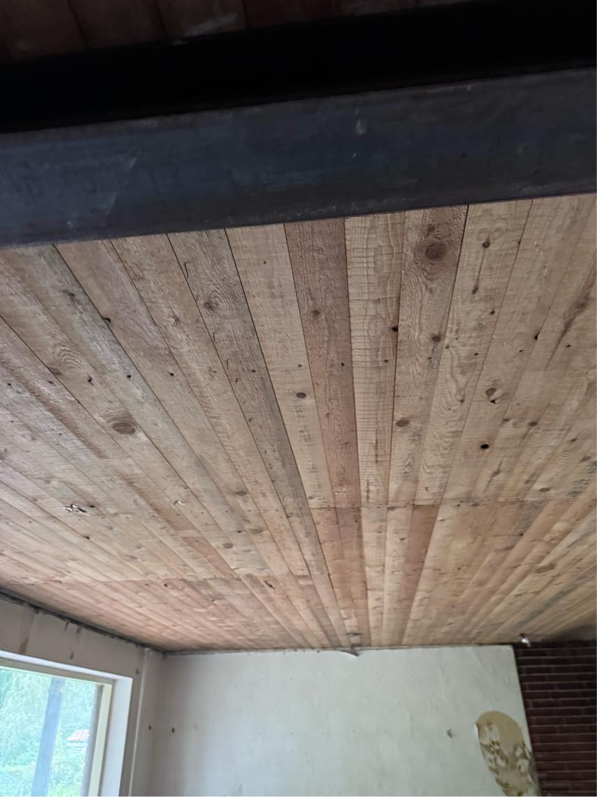 Fjerne loft, isolering og 5 m2 beton gulv.