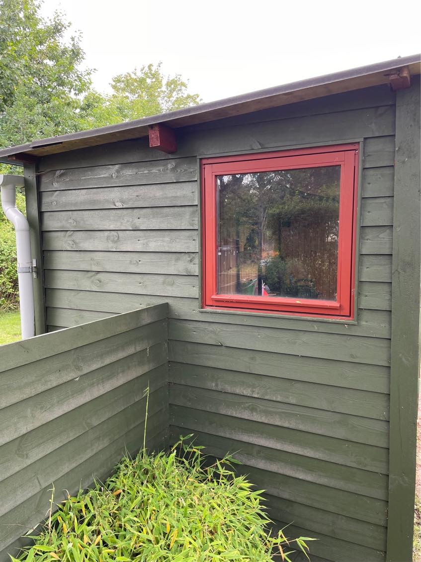 Nedrivning af 8m2 isoleret udhus og bortkøres til evt til genbrugsplads