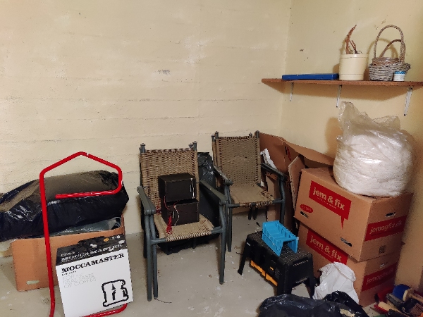 Tømning af kælderrum og bortskaffelse af indhold