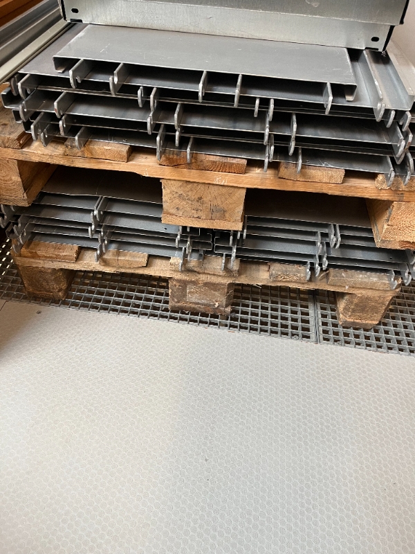 afhentet jern + et køleskab