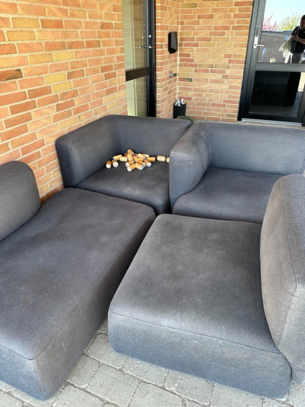 Bortskaffelse af gammel sofa