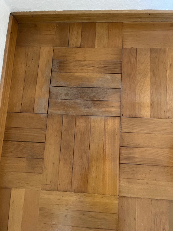 Afslibning, reparation og lakering af gammelt parketgulv, ca 75 kvm.