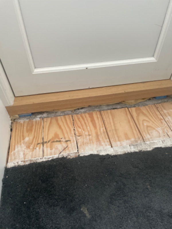 Fugning af altan Loftmaling og reparation Vinduesparti maling Juster havedør Varmepumpekasse Trappereparation Montering af fodliste Fastgør dørhåndtag