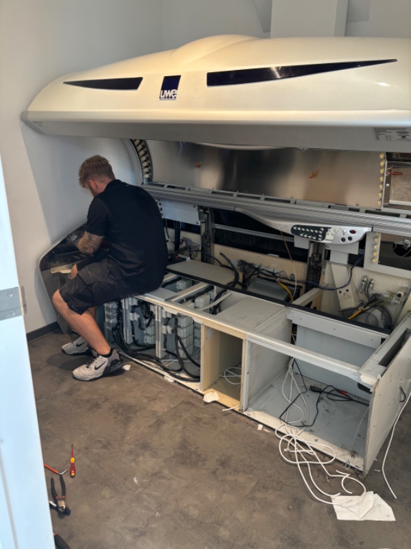 Afhente 3 stk solarier til skrot i Frederikssund