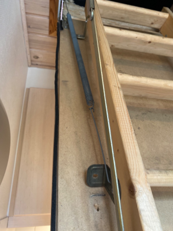 Reparation af trappestige til loft