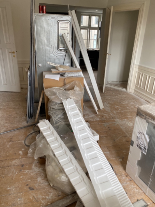 Jeg skal have bortskaffet affald efter renovering af lejlighed fra 4. Sal på Østerbro.