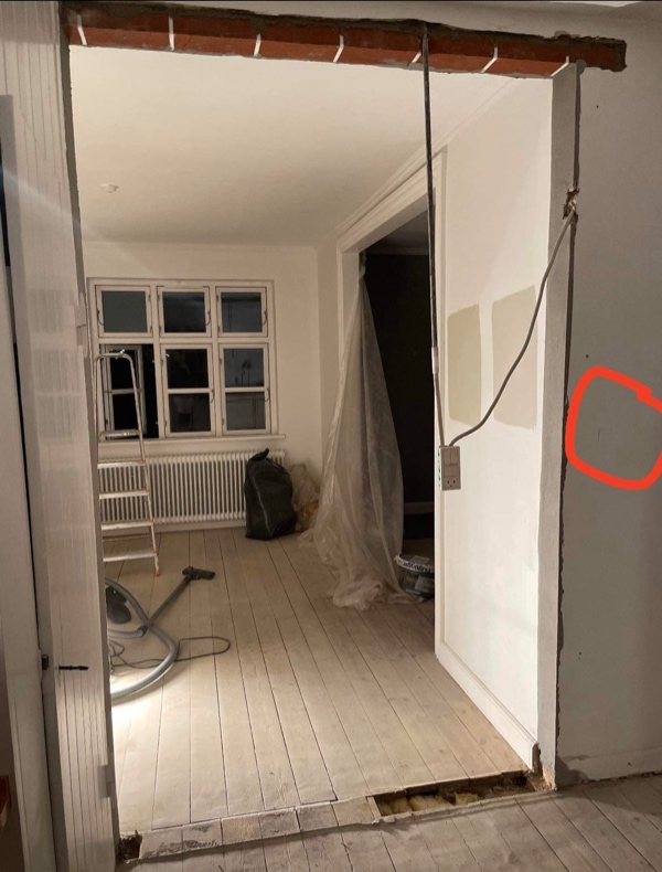 Forlænge og fræse ledning i væggen