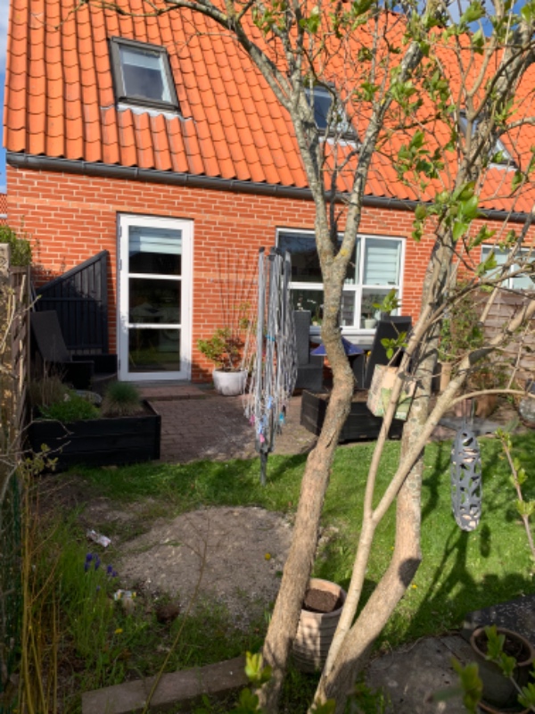 Anlæg af “fliseterrasse” til at placere lille drivhus på