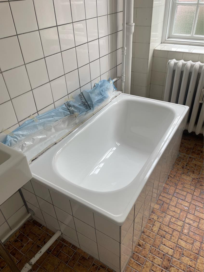 Muret nye fliser på badekarkant