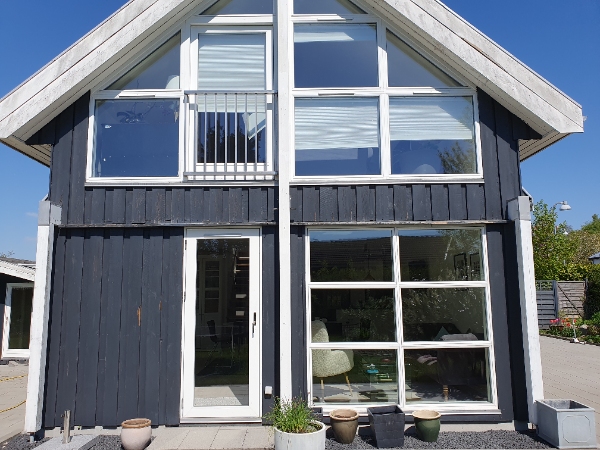 Forberede udendørs træfacade til maling