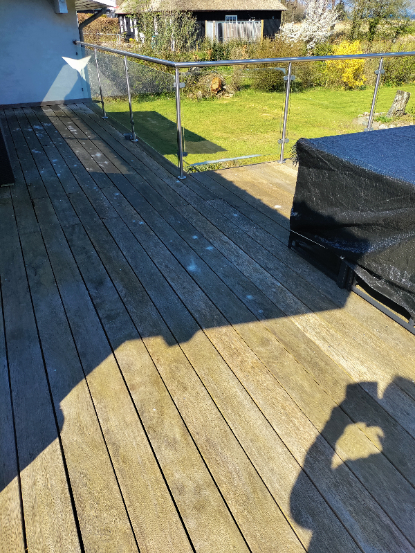 udskiftning af ca. 40 kvm. terrassebrædder .